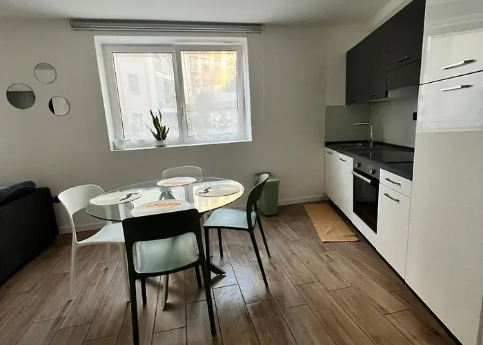 Tancredi Charme - Private Garage Триест